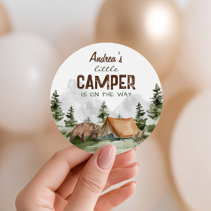 Ein kleiner Camper ist auf dem Weg Baby Boy Shower Runder Aufkleber