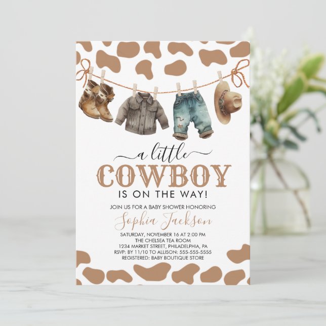Ein kleiner Cowboy Wild West Brown Cowboy Baby Sho Einladung (Stehend Vorderseite)