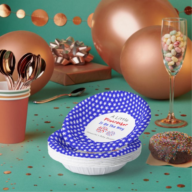 Ein kleiner Firecracker ist unterwegs Pappteller (Multi)