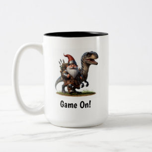 Ein kleiner Gnome-Krieger mit seinem Drachen Zweifarbige Tasse