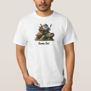 Ein kleiner Gnome-Krieger mit seiner Tortoise T-Shirt