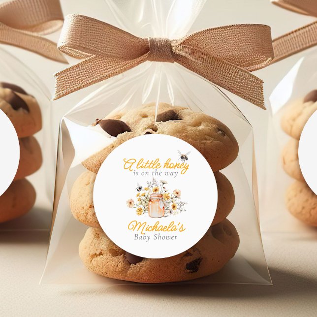 Ein kleiner Honig auf dem Weg zur Wasserfarbendusc Runder Aufkleber (Von Creator hochgeladen)