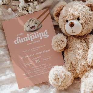 Ein Kleiner Klops Ist Auf Dem Weg Baby-Party Einladung