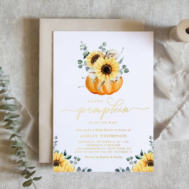 Ein kleiner Kürbis auf den Weg Sonnenblumen Babydu Folieneinladung (Customizable A Little Pumpkin On The Way Sunflowers Baby Shower Gold Foil Invitation)