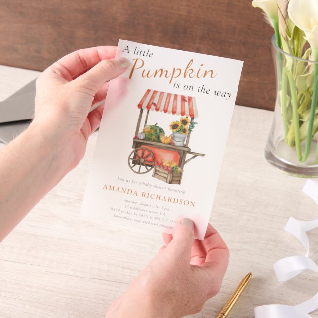 Ein kleiner Kürbis ist auf dem Weg Baby Dusche (Handgehalten)