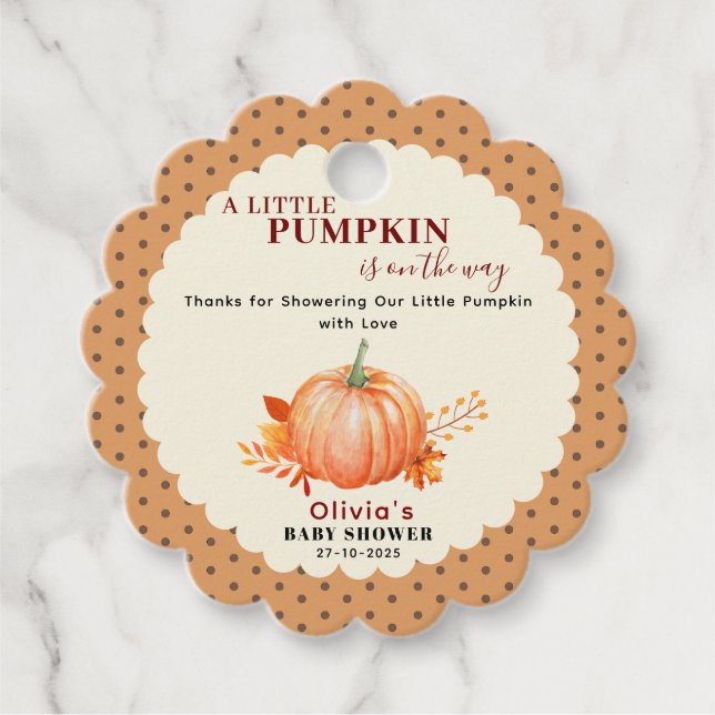 ein kleiner Kürbis ist auf dem Weg zum Herbst Baby Geschenkanhänger (Vorderseite)