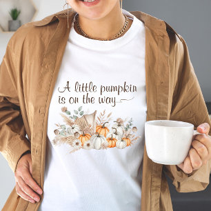 Ein kleiner Kürbis ist auf der Way Baby Dusche Tri-Blend Shirt