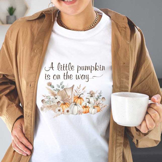 Ein kleiner Kürbis ist auf der Way Baby Dusche Tri-Blend Shirt (A Little Pumpkin Is On The Way Baby Shower T-Shirt)