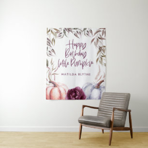 Ein kleiner Kürbis lila Blumenfall Geburtstag Wandteppich