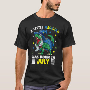 Ein kleiner Magier war im Juli Geboren T-Shirt