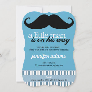 Ein kleiner Mann ist auf dem Weg Einladung