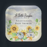 Ein kleiner Pumpkin | Sonnenblumen Kinderdusche Pappteller<br><div class="desc">"A Little Pumpkin" ist auf dem Weg und es ist so aufregend! Dieses Baby-Duschdesign mit sonnigen Sonnenblumen mit blauen Kürbissen und fallendem Grün mit einer niedlichen kleinen Wasserdose gegen einen flauschigen,  getrübten blauen Himmel. Composite Design von Holiday Hearts Designs.</div>