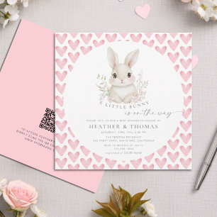 Ein kleiner rosa QR-Code-Häschen-Baby-Shower Einladung