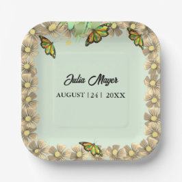 Ein kleiner Schmetterling ist auf dem Weg zum Blum Pappteller