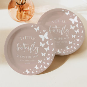 Ein kleiner Schmetterling ist auf dem Weg zur Baby Pappteller