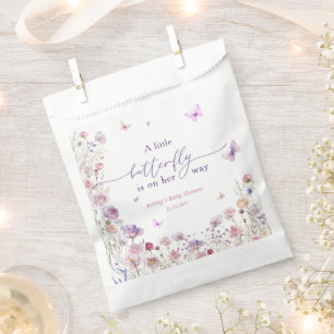 Ein kleiner Schmetterling ist auf dem Weg zur Nied Geschenktütchen