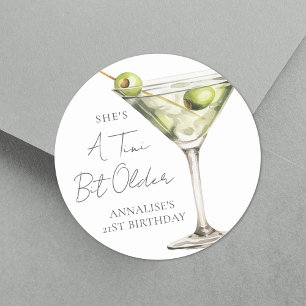 Ein kleines bisschen älterer Martini Geburtstag Runder Aufkleber