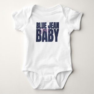Ein kleines blaues Jeans-Baby-Denim-Mädchen-Baby Baby Strampler
