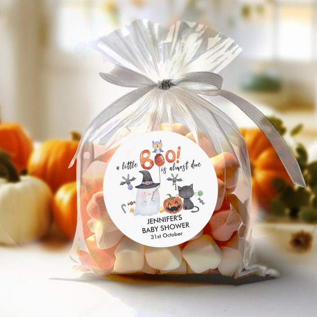 Ein kleines Boo Halloween Kinderdusche mit Hexenhu Runder Aufkleber (Von Creator hochgeladen)