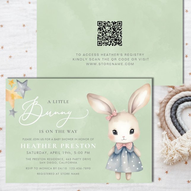 Ein kleines Bunny Girl Sage Green QR Babydusche Einladung (Von Creator hochgeladen)