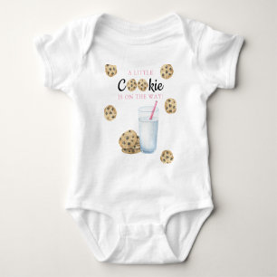 Ein kleines Cookie ist auf dem Weg Baby-Party Baby Strampler