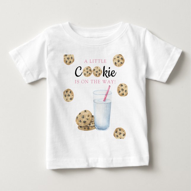 Ein kleines Cookie ist auf dem Weg Babydusche Baby T-shirt (Vorderseite)