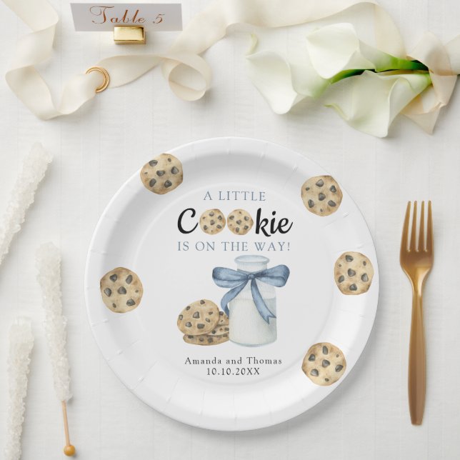 Ein kleines Cookie ist auf dem Weg Babydusche Pappteller (Hochzeit)