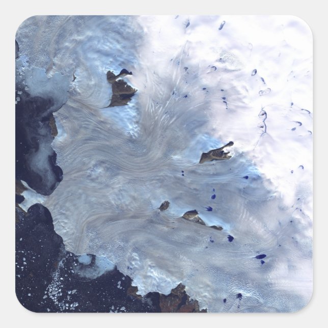 Ein kleines Gletscherfeld umgibt Baffin Bay Quadratischer Aufkleber (Vorderseite)