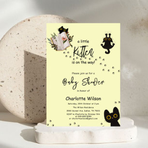 Ein kleines Kätzchen ist auf dem Weg Süße Katzen-B Einladung