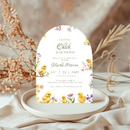 Ein kleines Küken ist auf dem Weg zum Bauernhof Ba Einladung