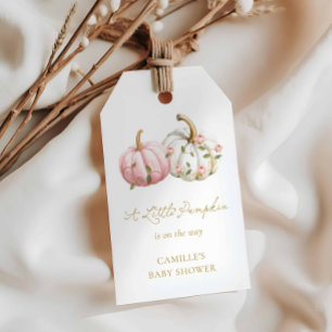 Ein kleines Kürbis-Herbst-Mädchen-Baby-Shower-Gesc Geschenkanhänger