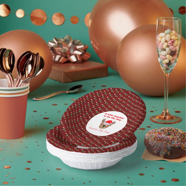 Ein kleines Rentier ist unterwegs Pappteller (Multi)