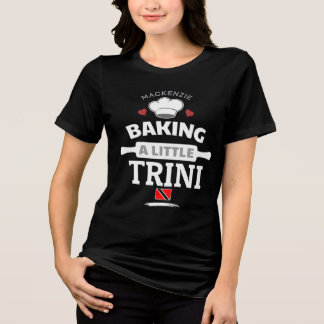 Ein kleines Trini-Schwangerschaftsgeschenk backen Tri-Blend Shirt