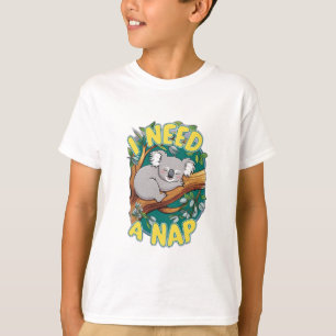 Ein Koala, der auf einem Baum mit "Ich brauche ein T-Shirt