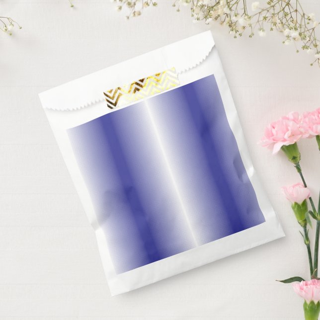 Ein kompliziertes, blaues geometrisches Muster mit Geschenktütchen (Versiegelt)