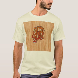 Ein Krimson Dragon auf Bamboo wie T-Shirt