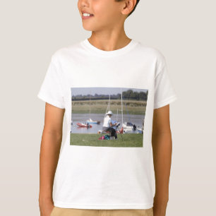 Ein Künstler am Bosham Harbour, West Sussex, Engla T-Shirt