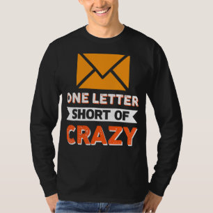 Ein Kurzer Buchstabe T-Shirt