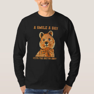 Ein Lächeln am Tag Behalte dem Arzt für eine Quokk T-Shirt