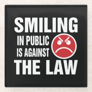 Ein Lächeln in der Öffentlichkeit ist gegen das Ge Glasuntersetzer