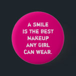 Ein Lächeln ist das beste Makeup, das jedes Mädche Button<br><div class="desc">Einzigartig und trendy. Erstellen Sie eine Erklärung: Fangen Sie an zu träumen,  Inspiriert zu sein,  bleibe motiviert. Weitere Designs und passende Artikel sind in meinem Shop erhältlich.http://www.zazzle.com/thinkpositively*</div>