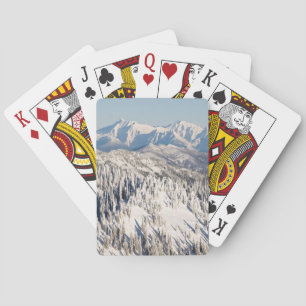 Ein Landschaftlicher Blick auf die schneebedeckten Spielkarten