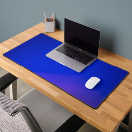Ein lebendiges, abstraktes Bild mit einem tiefblau Schreibtischunterlage