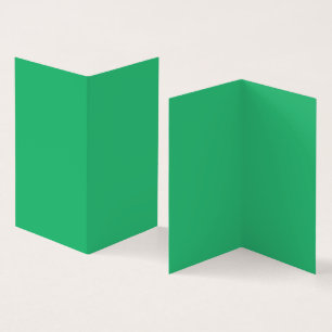 Ein lebendiges grünes Blatt mit prominenten Venen