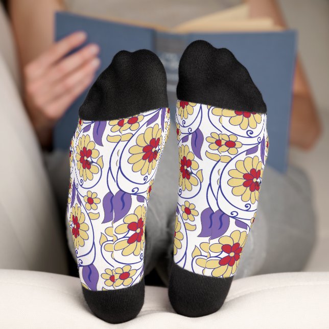 Ein lebhaftes Design mit gelbem und orangefarbenem Socken (Unterseite)