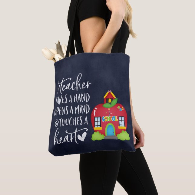 Ein Lehrer nimmt die Hand (Von Nahem)