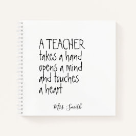 Ein Lehrer nimmt die Hand Notizbuch