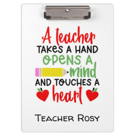 Ein Lehrer nimmt die Hand und öffnet ein Bewusstse Klemmbrett