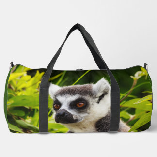 Ein Lemur aus Madagaskar auf einem Reisetasche Duffle Bag
