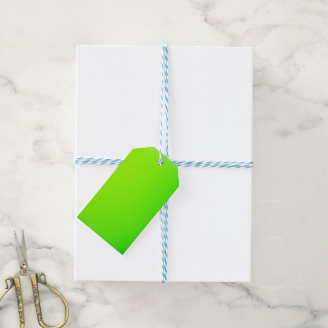 Ein leuchtend grünes, rechteckiges Papiertäfelchen Geschenkanhänger (Mit Garn)